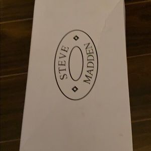 Boys kids size 5 shoes